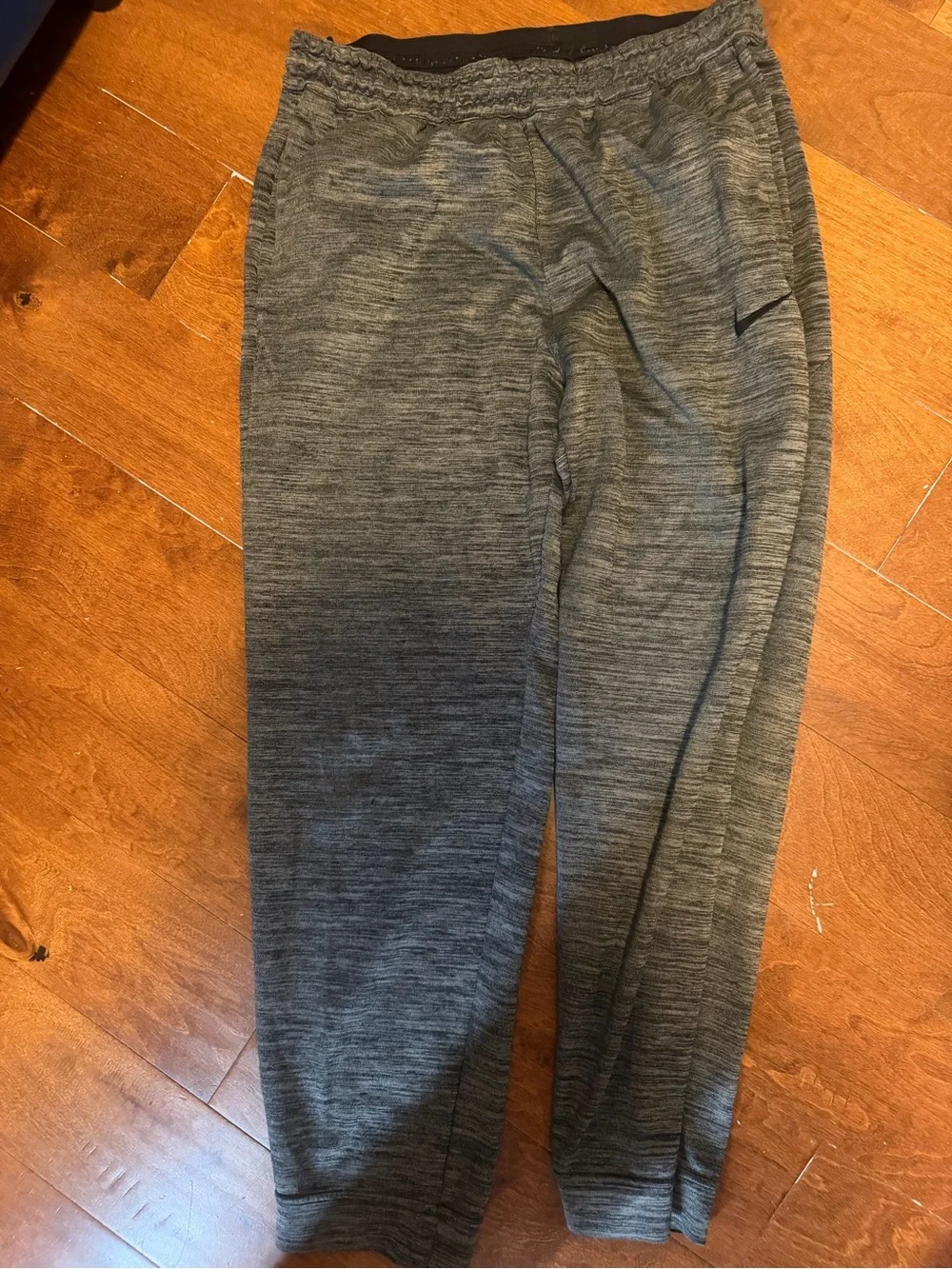 Nike Men’s Gray Lightweight Sweatpants – Medium🩶
